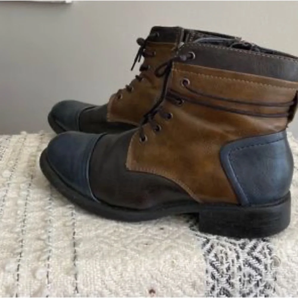 REIKER Lace-Up / Medial Zipper Boots ~ Booties Size. 39 / 8